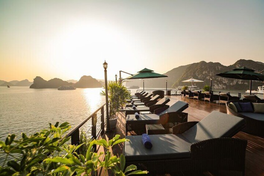 Rosy Cruise - Best Halong Bay Luxury 5 Star Cruise (2D1N)