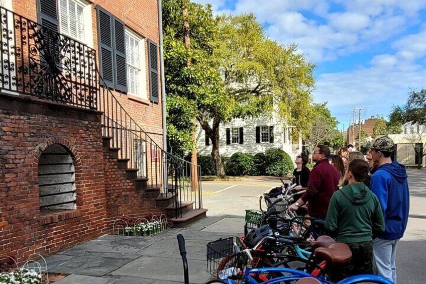 Come see and learn about Savannah's beautiful architecture on our tour!