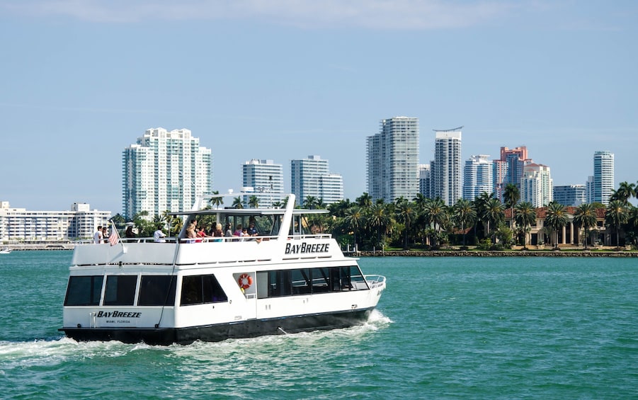 Boat Tour in Miami with a Free Drink