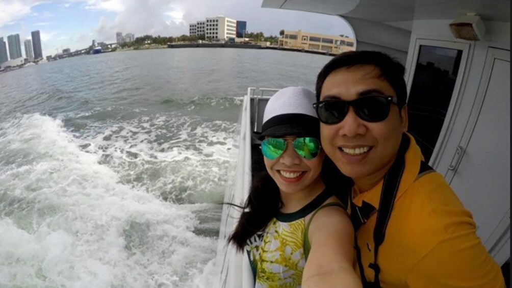 Boat Tour in Miami with a Free Drink 