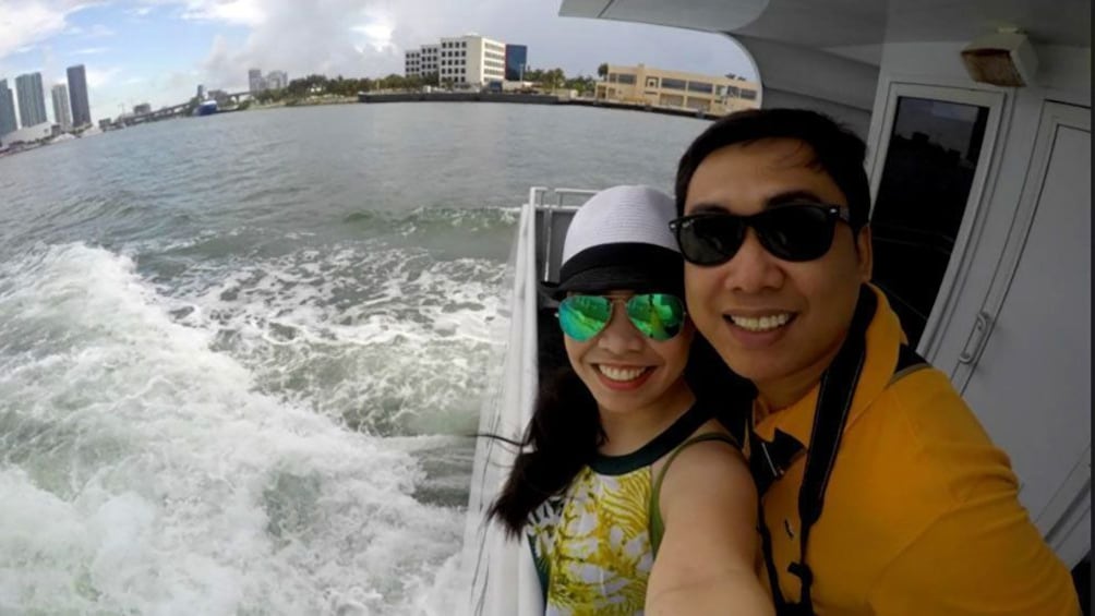Boat Tour in Miami with a Free Drink