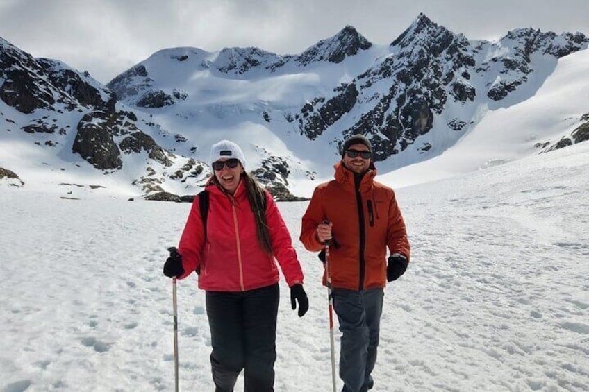 Small group Trekking to Vinciguerra Glacier and Témpanos Lagoon