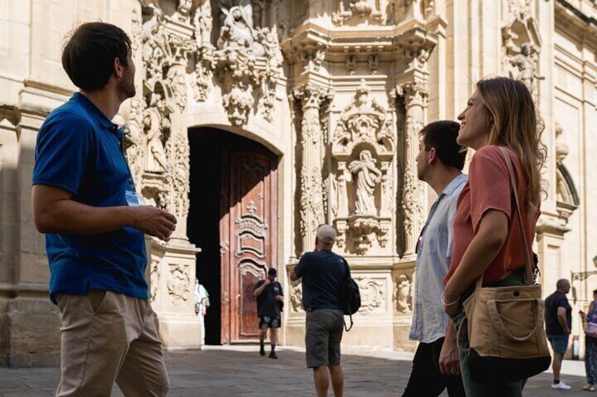 San Sebastian Walking Tour with Pintxo and Drink