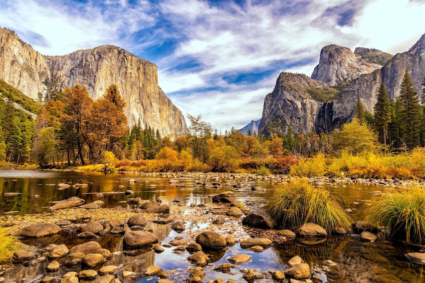 Yosemite Hotel Tour with Accommodations at Cedar Lodge