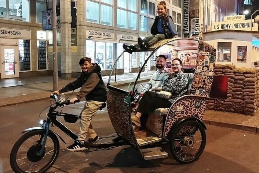 Rickshaw Tours Berlin - Groups of up to 16 people with several rickshaws