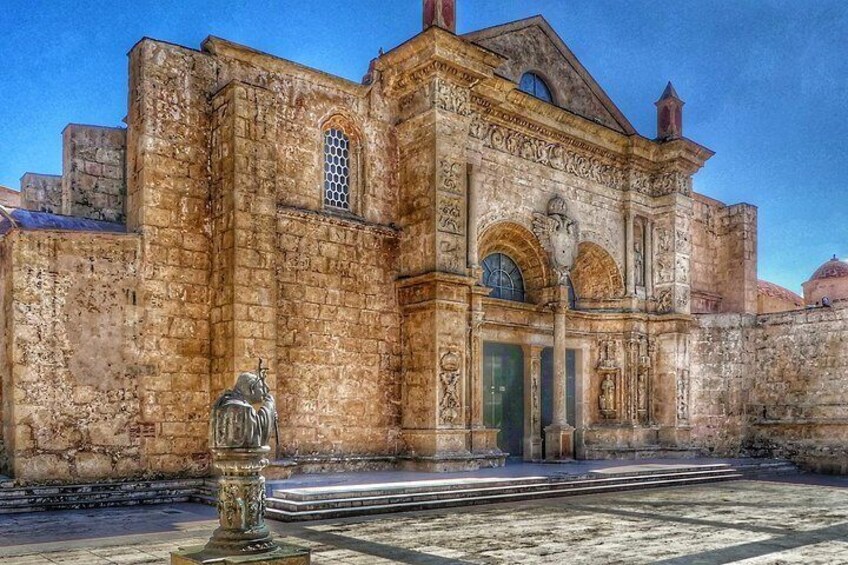 Colonial Santo Domingo and hidden natural beauties City Tour