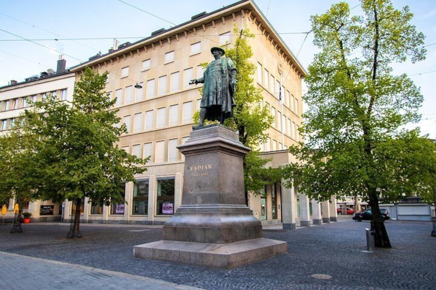 Architectural Walk of St. Gallen with a Local