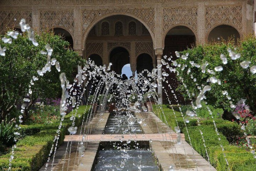 Granada Day Trip from Seville with Skip-the-line Alhambra Access