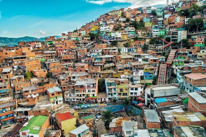 Comuna 13 Graffiti Tour with Street Food