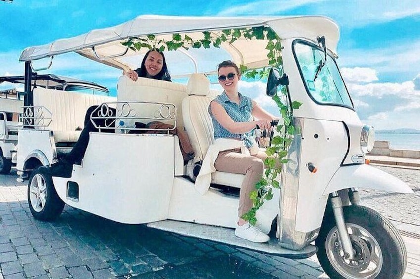 Tuk Tuk Lisbon Guided tour! 100% PRIVATE & PERSONALIZED