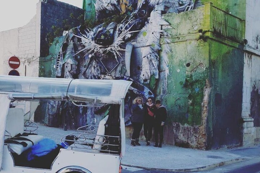 Street art stop, with a 3D sculpture!