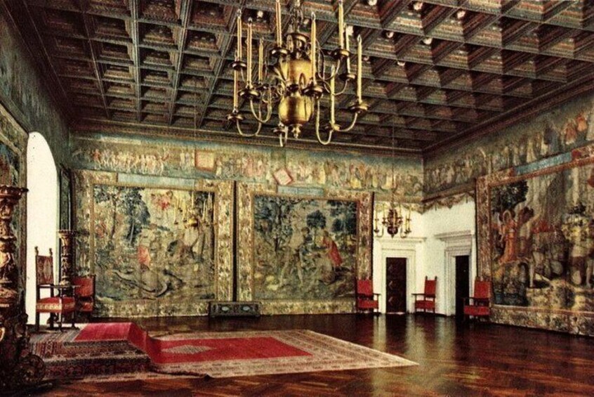 Krakow Skip The Line Wawel Castle and Cathedral Private Guided Tour