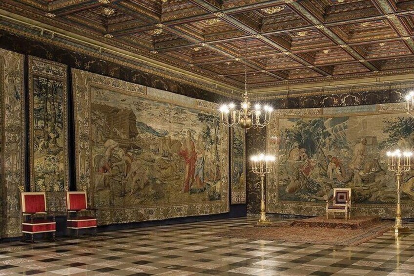 Krakow Skip The Line Wawel Castle and Cathedral Private Guided Tour
