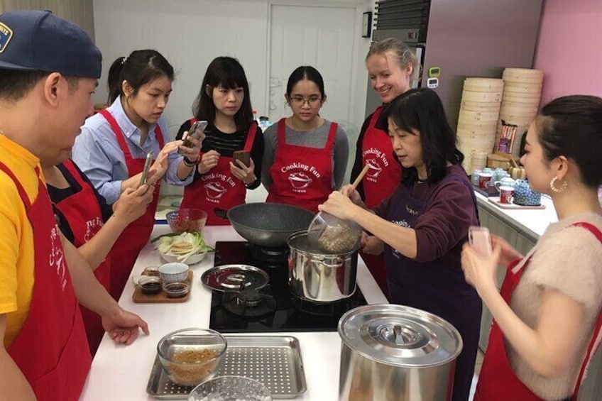 Turnip cake, Pork thick soup, Tofu pudding. Taiwan Traditional Light Meals Experience-C (Taipei Cooking Class)