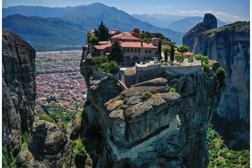 Guided all day tour to Meteora rocks & Monasteries
