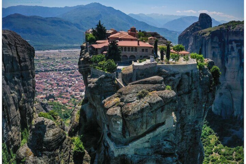 Guided all day tour to Meteora rocks & Monasteries