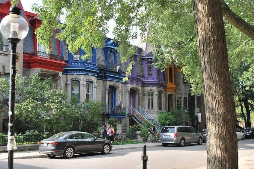 Full-Day small-group Montreal tour with Pickup and a Local Taste