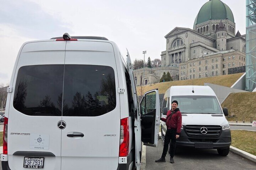 Full-Day small-group Montreal tour with Pickup and a Local Taste