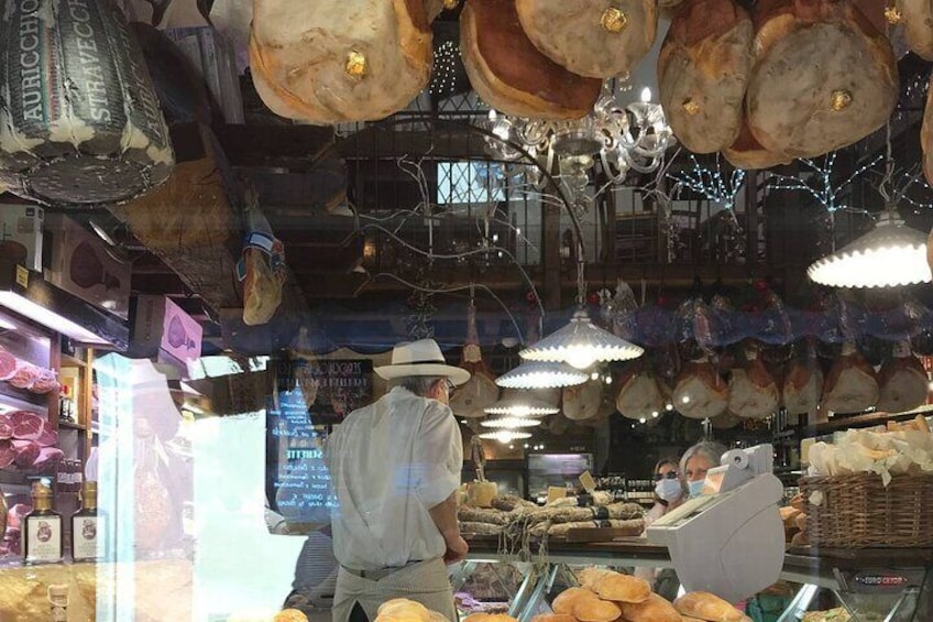 Bologna Food & Wine tour with a local Chef