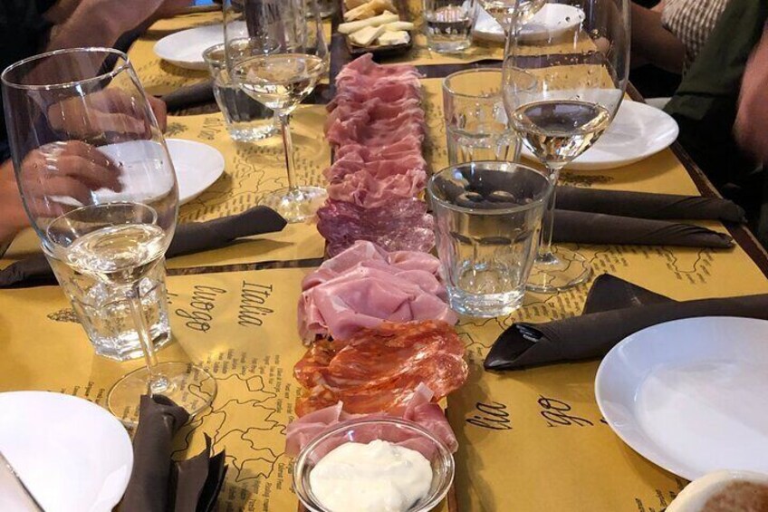 Bologna Food & Wine tour with a local Chef