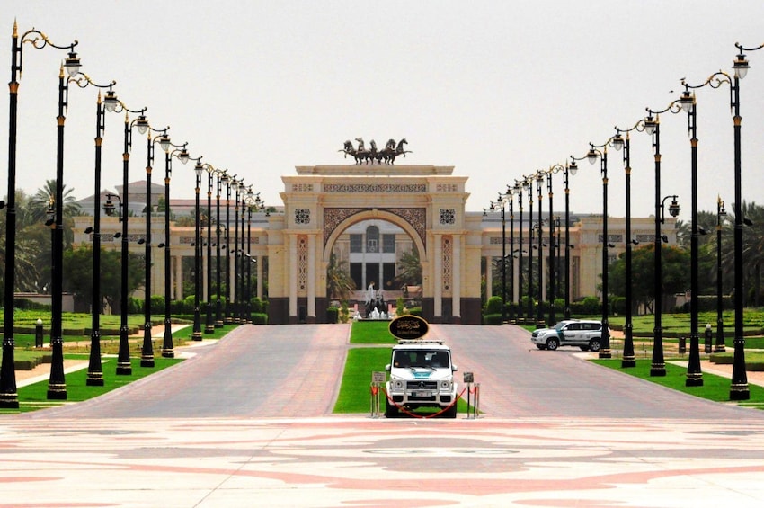 Dubai Traditional City Tour with Gray Line