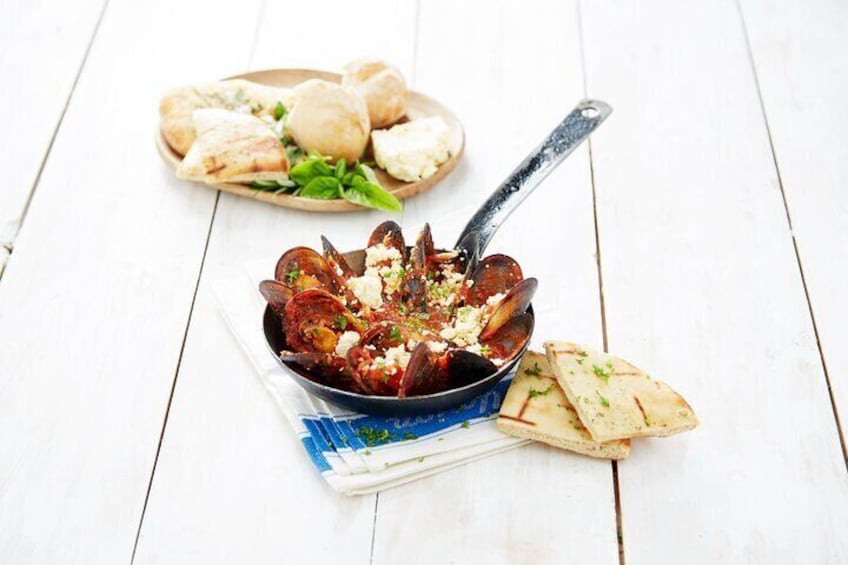 Cruise and Dine Lunch / Cape Town: Coastal Motor Cruise and 2-Course Lunch