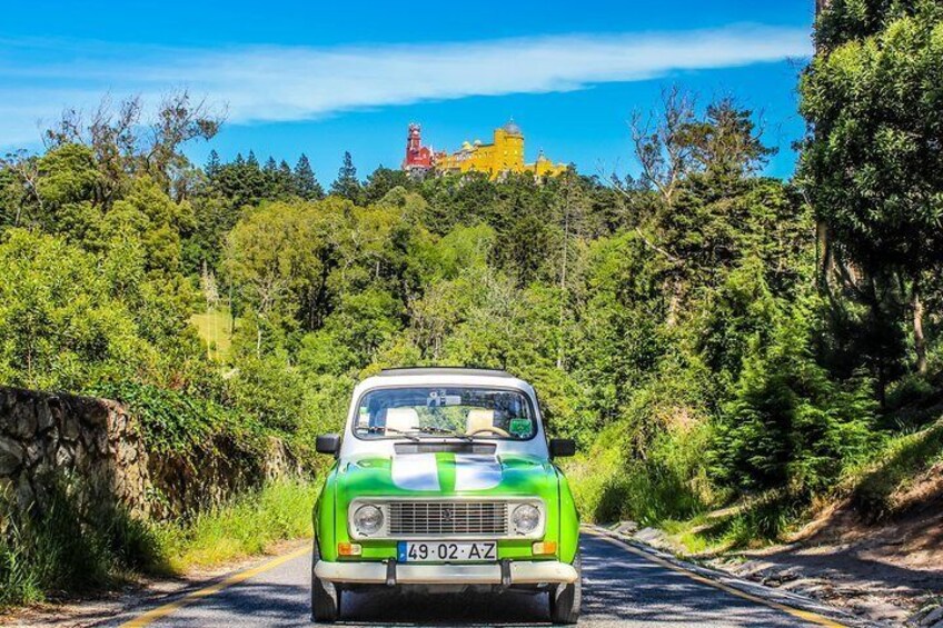 Private Half-Day Tour by Classic Car or Electric Jeep in Sintra