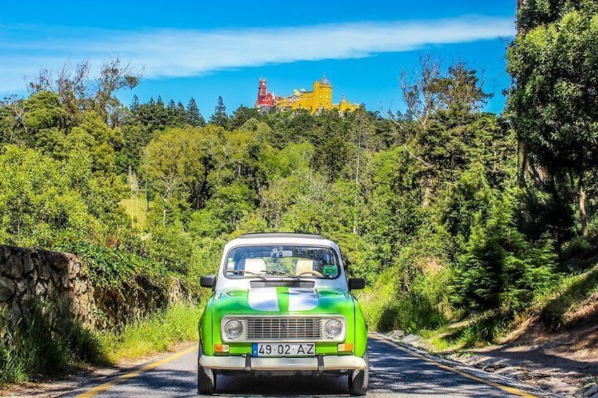 Private Half-Day Tour by Classic Car or Electric Jeep in Sintra