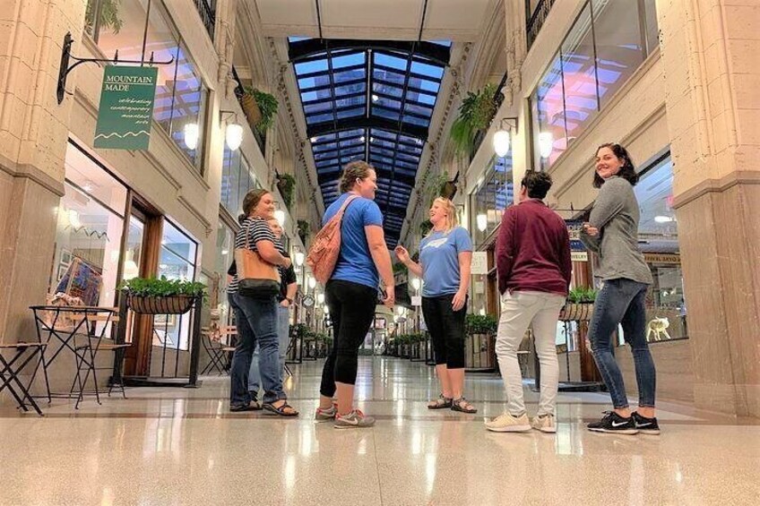 Downtown Asheville Tip-Based Sightseeing Walking Tour 