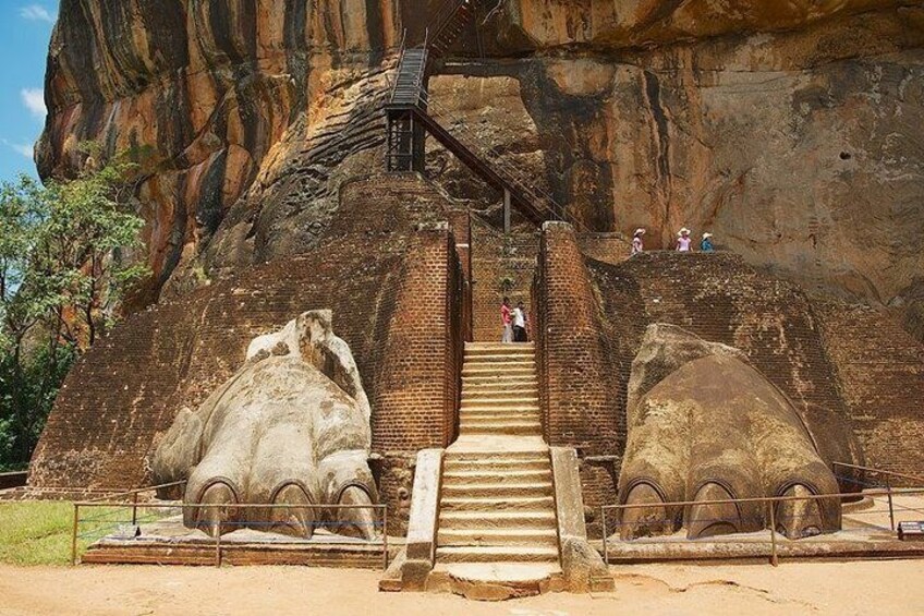  Sigiriya and Dambulla Private Full-Day Guided Tour 