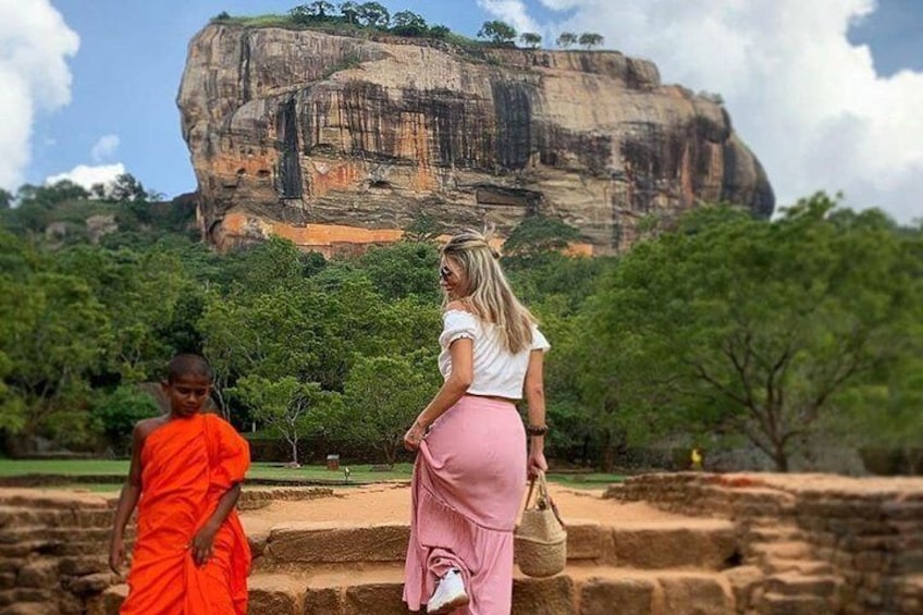 Private Full-Day Guided Tour of Sigiriya and Dambulla