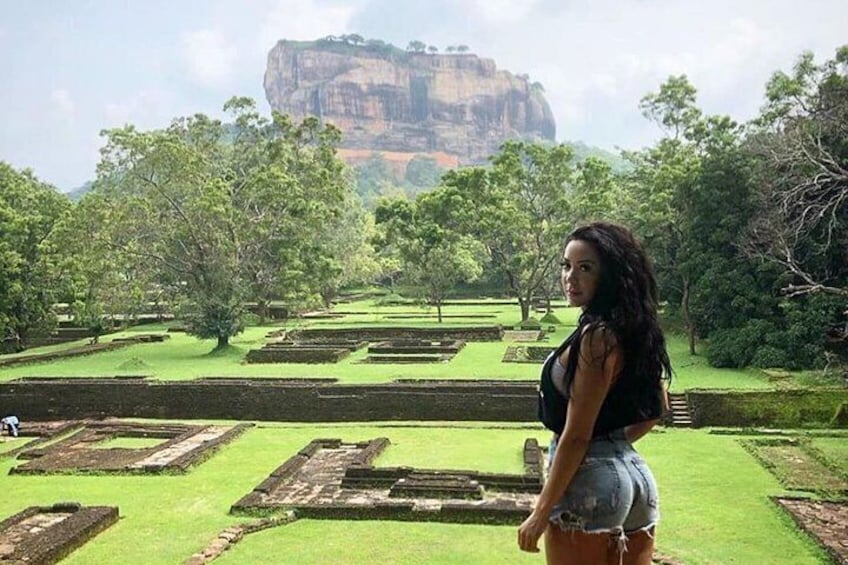 Private Full-Day Guided Tour of Sigiriya and Dambulla