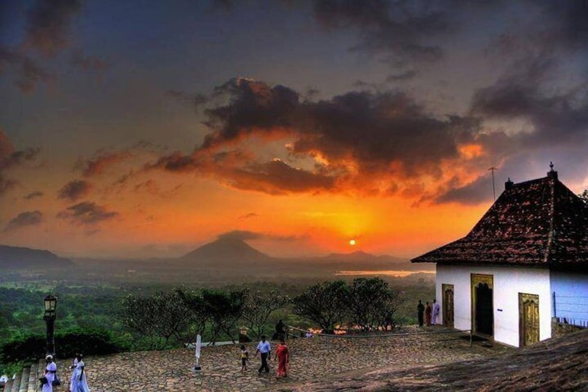 Private Full-Day Guided Tour of Sigiriya and Dambulla