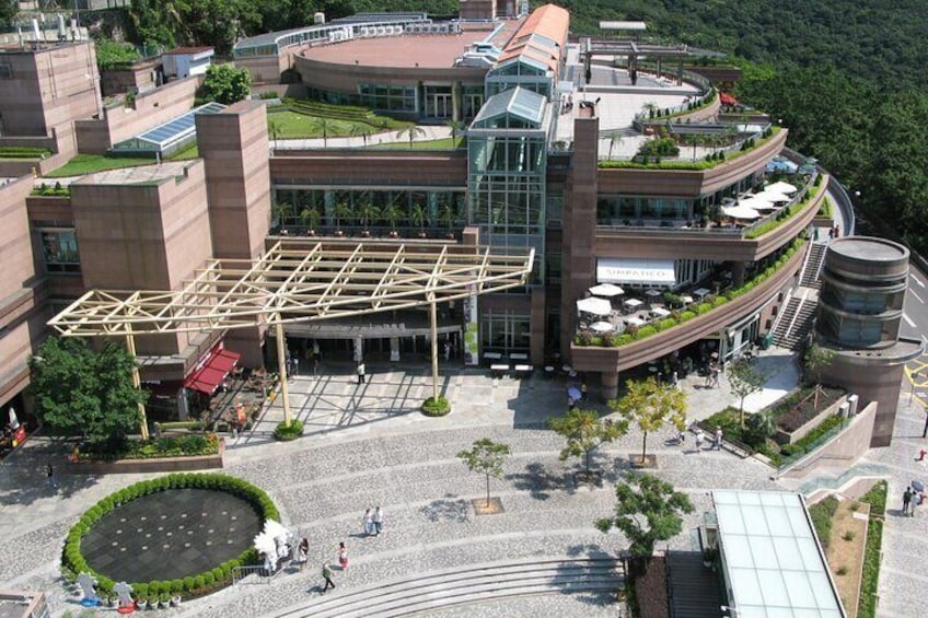 Victoria Peak: Climb to the summit via the Mid-Levels escalato on an audio tour