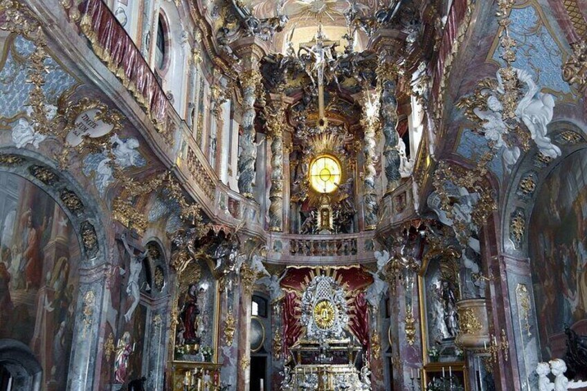 Munich: 5 Top Churches and Old Town with Private Guide