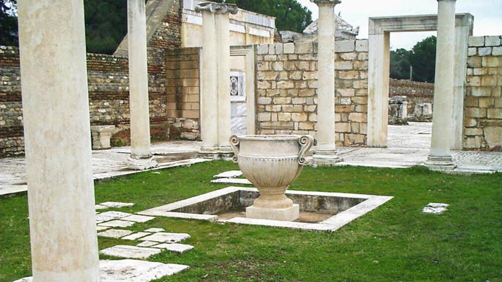 Courtyard area of church ruins.