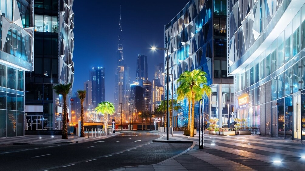 Dining at Atmosphere restaurant & discover Dubai by night