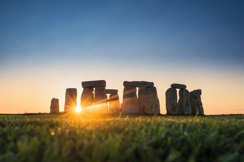 Windsor Castle, Stonehenge & Oxford Day Tour with Admission