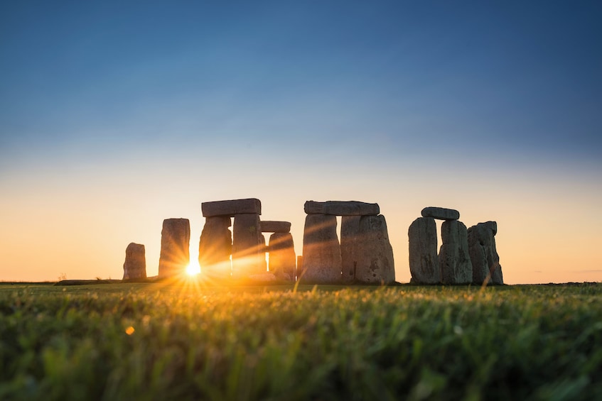 Windsor Castle, Stonehenge & Oxford Day Tour with Admission