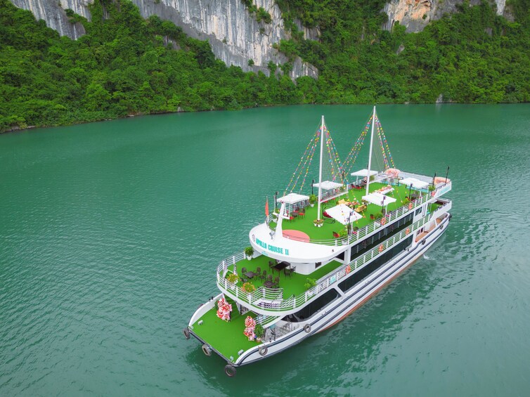 Ha Long Bay Full-Day Cruise(Group Tour)
