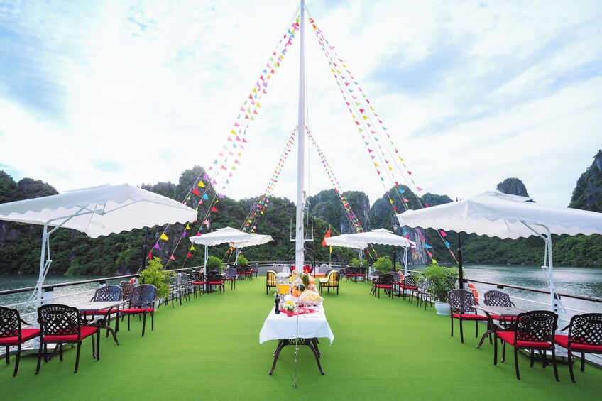 Ha Long Bay Full-Day Luxury Cruise(Group Tour)