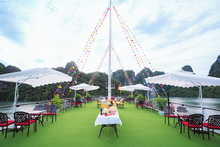 Ha Long Bay Full-Day Luxury Cruise(Group Tour)