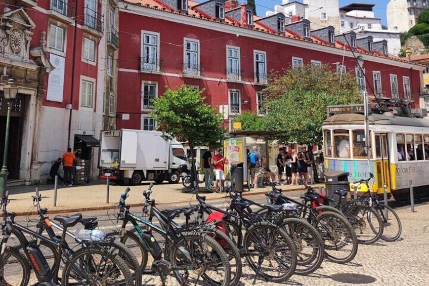 7 Hills and 14 Viewpoints - Lisbon E-Bike Tour