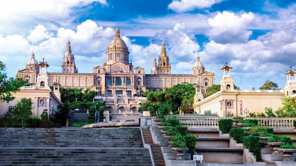 Exterior view of Plaça d'Espanya building.