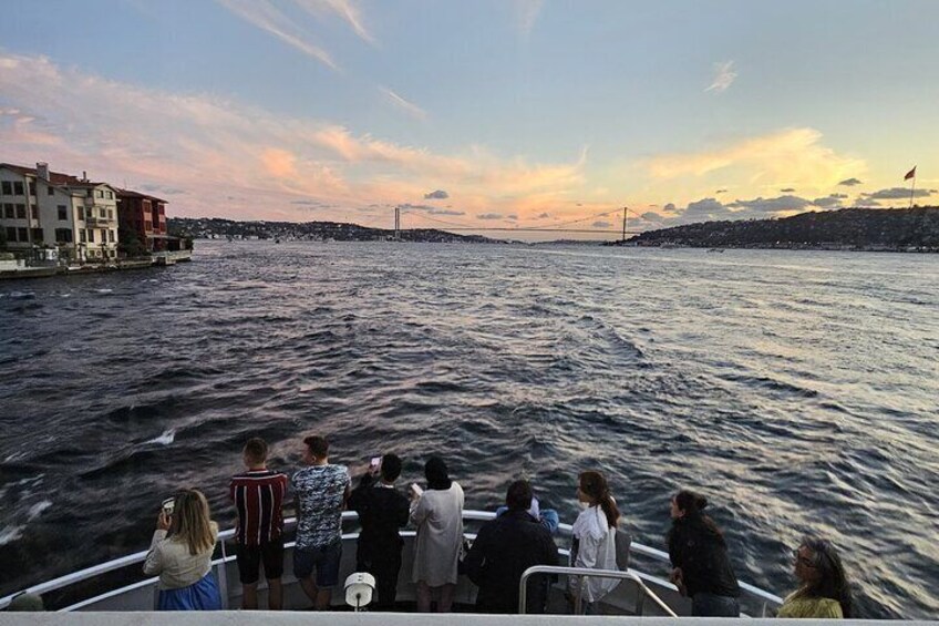 3 Hours Bosphorus Cruise with 1 Hour Stop in Asia Side