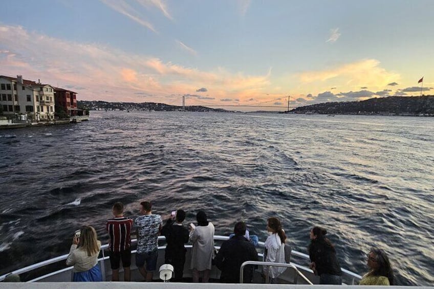 3 Hours Bosphorus Cruise with 1 Hour Stop in Asia Side