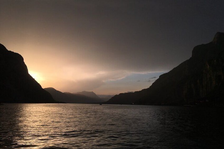 Sailing at Sunset on Lake Como: How to escape from daily routine