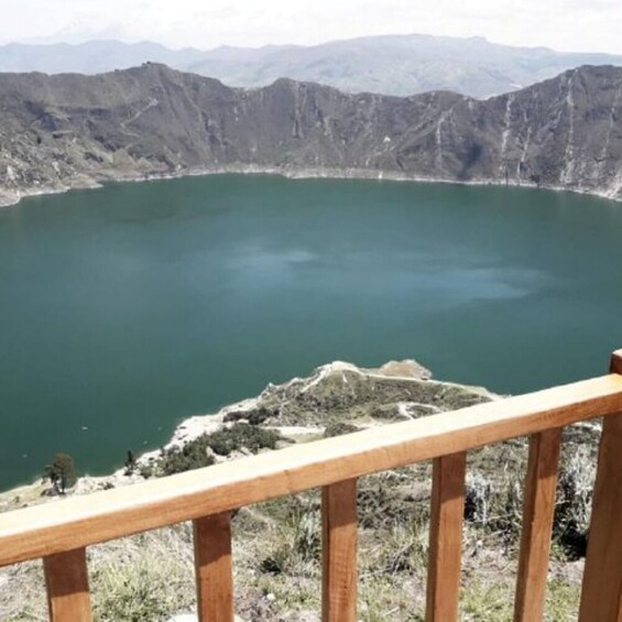 2-Day Private Tour to Quilotoa Lagoon and Baños Village from Quito