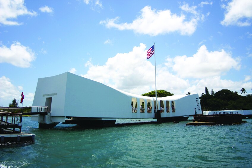 Pearl Harbor Heroes Tour from with Airfare from Maui to Oahu