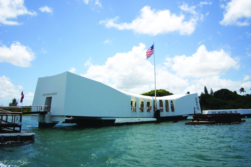 Pearl Harbor Heroes Tour from with Airfare from Maui to Oahu